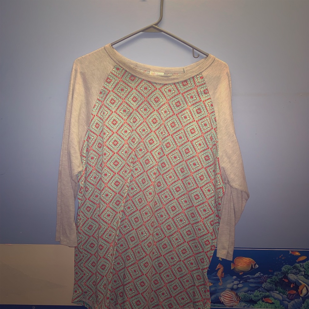 LULAROE RANDY T SHIRT